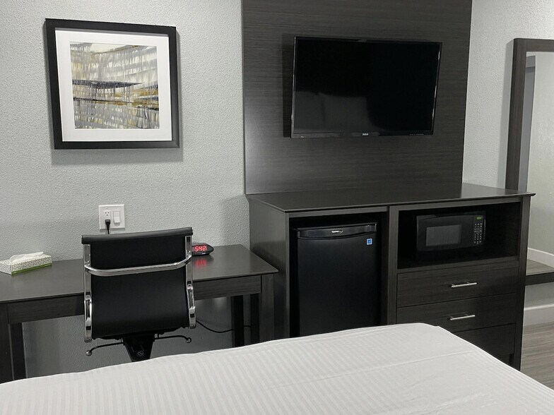 More Photos Of 900 N Main Ave, San Antonio Hotel For Sale