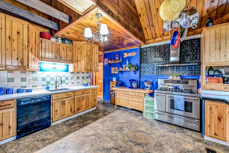 More Photos Of 768 Texas Palmyra Hwy, Hawley Specialty For Sale