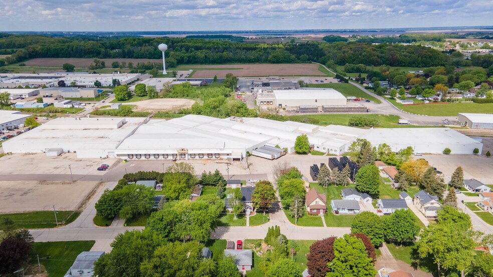 More Photos Of 403 Degner Ave, Mayville Manufacturing For Lease