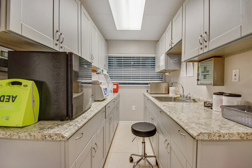 More Photos Of 4540 Southside Blvd, Jacksonville Medical For Sale