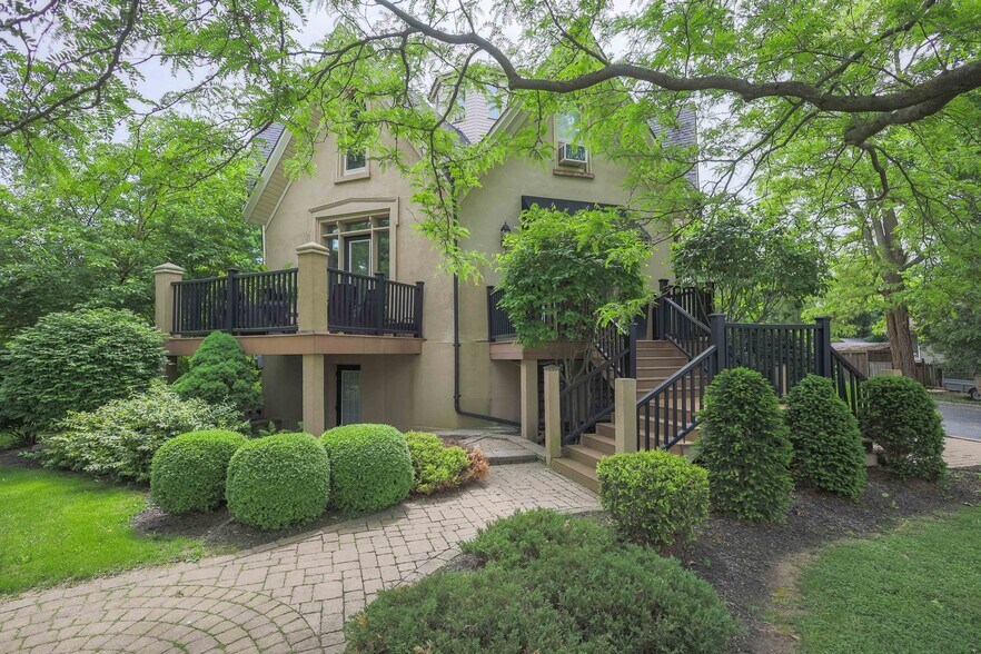 More Photos Of 646 Mount Pleasant Rd, Brant Freestanding For Sale