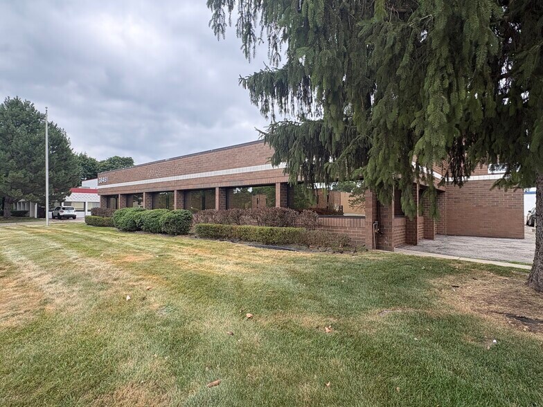 More Photos Of 38451 Webb Dr, Westland Warehouse For Lease