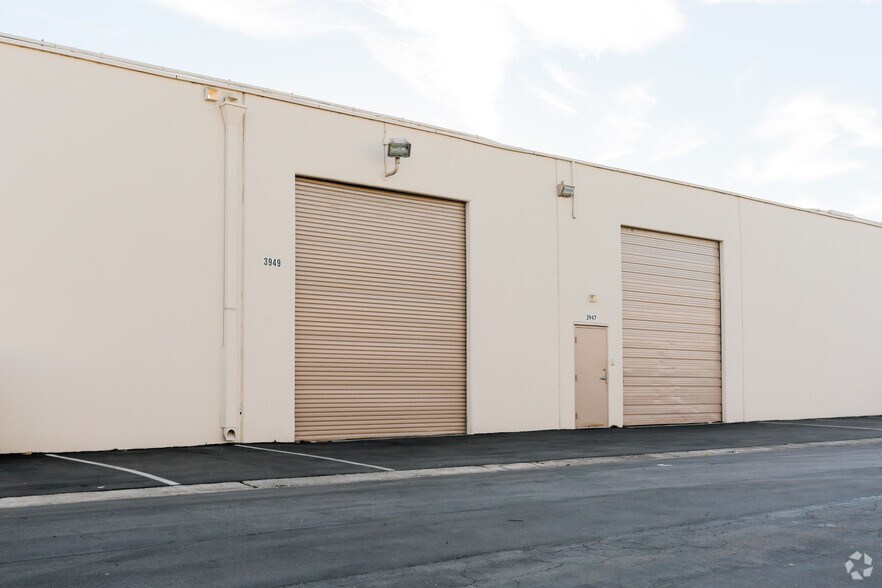 More Photos Of 3911-3921 E La Palma Ave, Anaheim Unknown For Lease