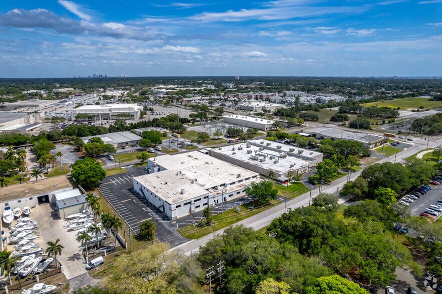 More Photos Of 2401 72nd St N, Saint Petersburg Manufacturing For Sale