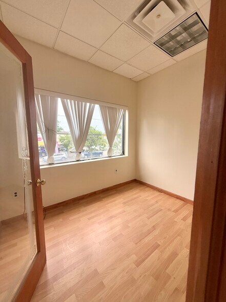 More Photos Of 21701 Merrick Blvd, Springfield Gardens Storefront Retail Office For Lease