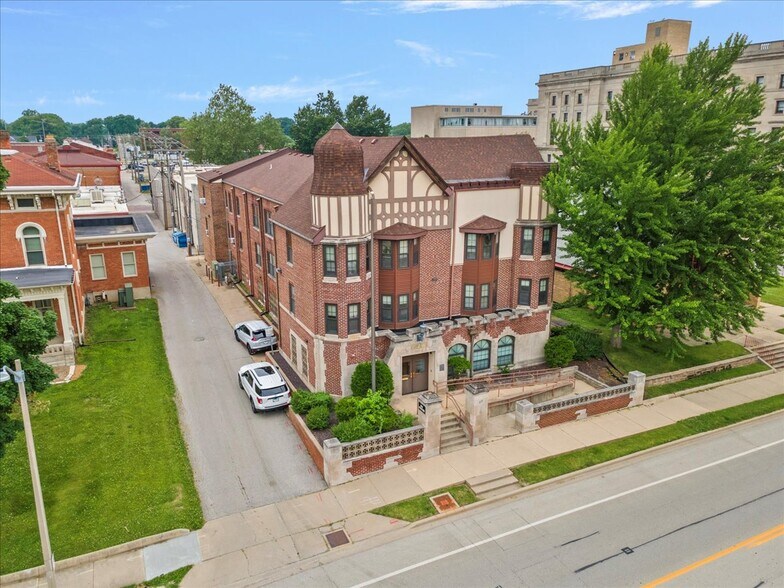 Primary Photo Of 615 S 2nd St, Springfield Office For Sale