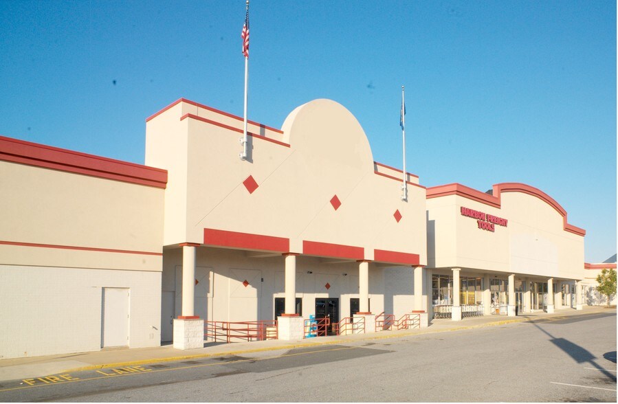 More Photos Of 2090 Lincoln Hwy E, Lancaster General Retail For Lease