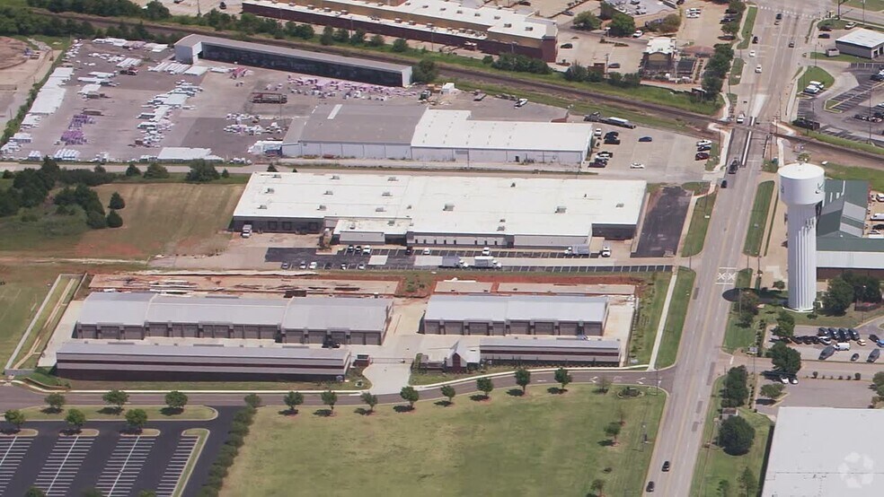 Primary Photo Of 401 W 33rd St, Edmond Warehouse For Lease