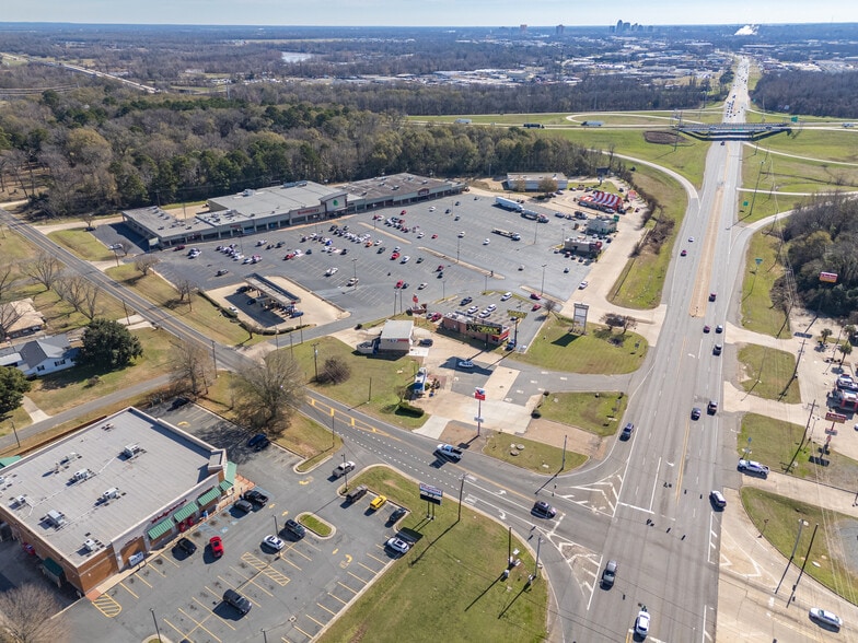 More Photos Of 3000 N Market St, Shreveport General Retail For Sale