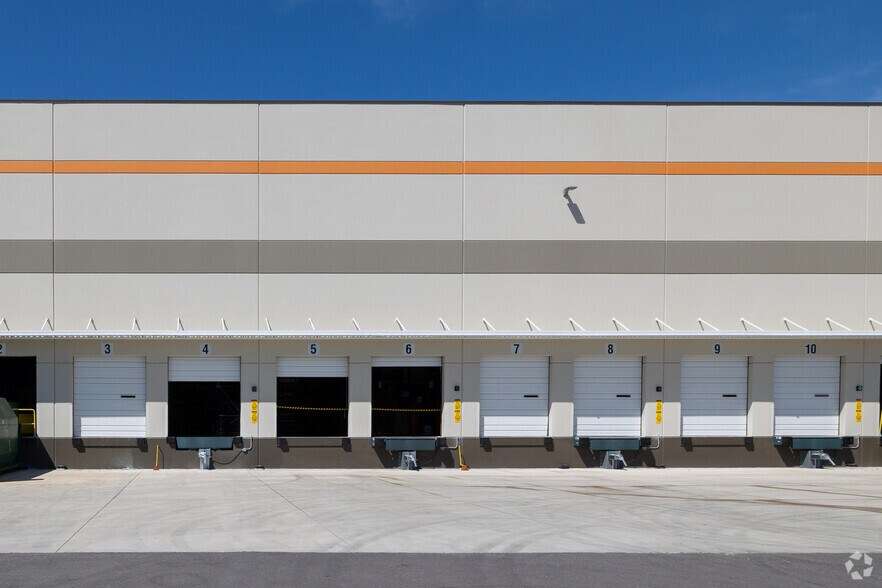 More Photos Of 8332 Cypress Plaza Dr, Jacksonville Warehouse For Lease