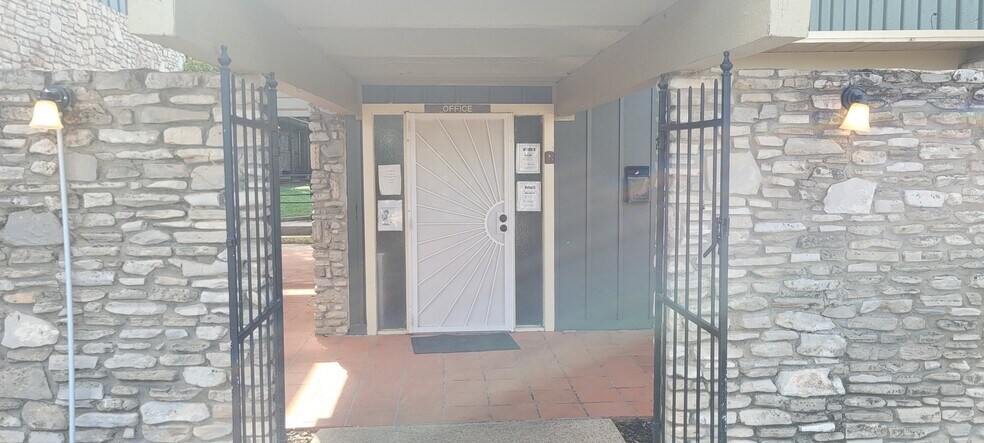 More Photos Of 7314-100 Oak Manor Dr, San Antonio Apartments For Sale