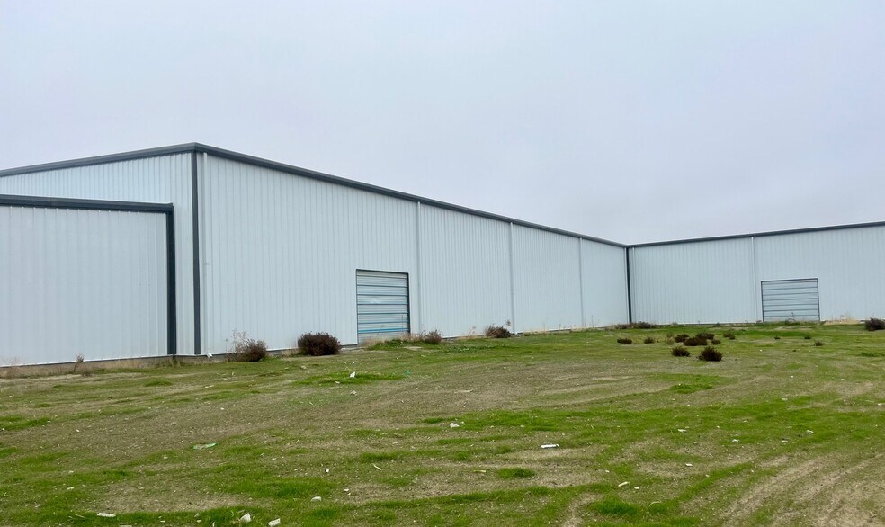 More Photos Of 9840 Cody St, Coalinga Industrial For Lease