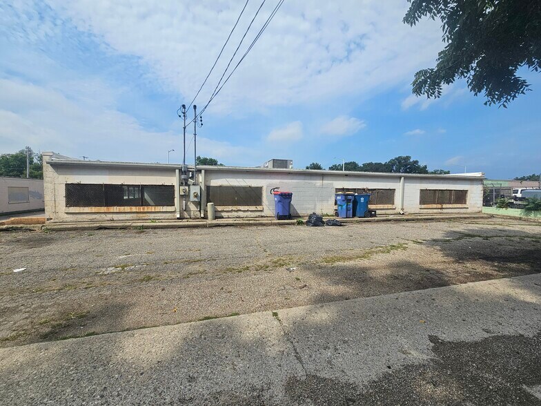 More Photos Of 2242 Division Ave S, Grand Rapids Freestanding For Lease