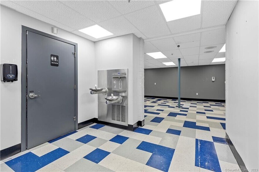 More Photos Of 192 Westbrook Rd, Essex Medical For Lease