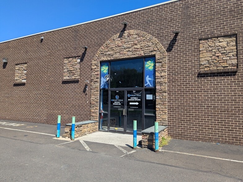 More Photos Of 1065 Industrial Blvd, Southampton Warehouse For Lease