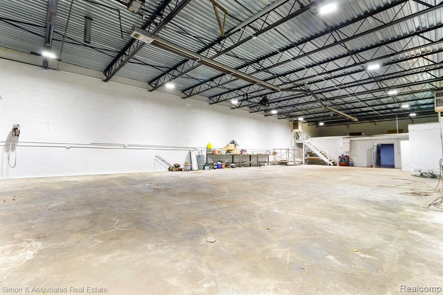 More Photos Of 18090 Mount Elliott St, Detroit Warehouse For Sale