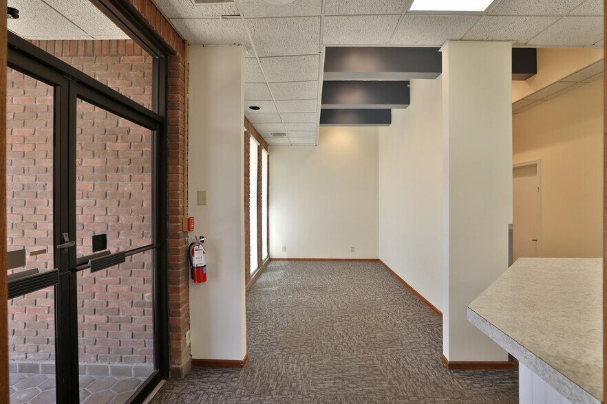 More Photos Of 1600 Sheridan Dr, Lancaster Medical For Sale