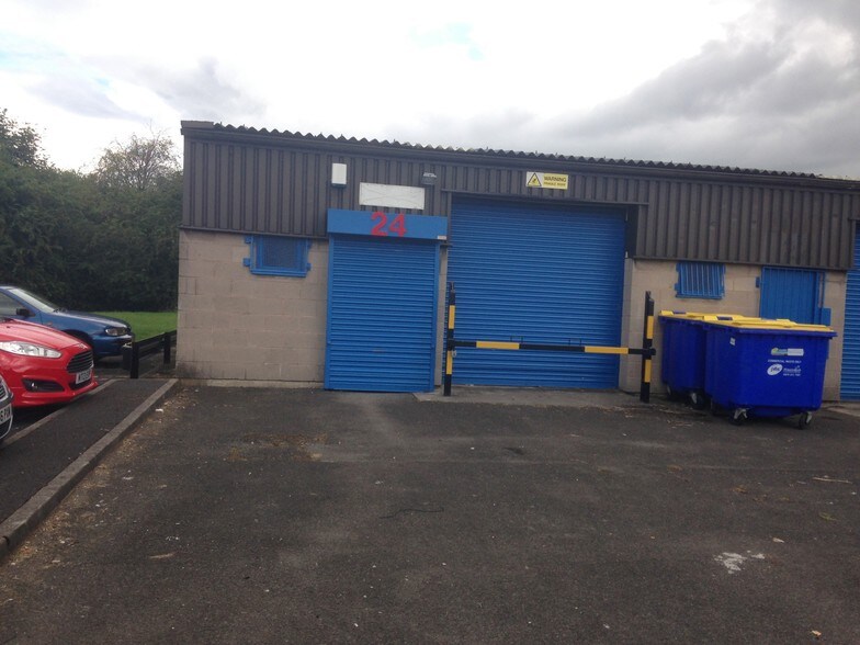 More Photos Of Pilsworth Way, Bury Service For Lease