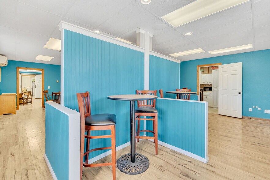 More Photos Of 11 Primrose St, Palmer Lake Restaurant For Sale