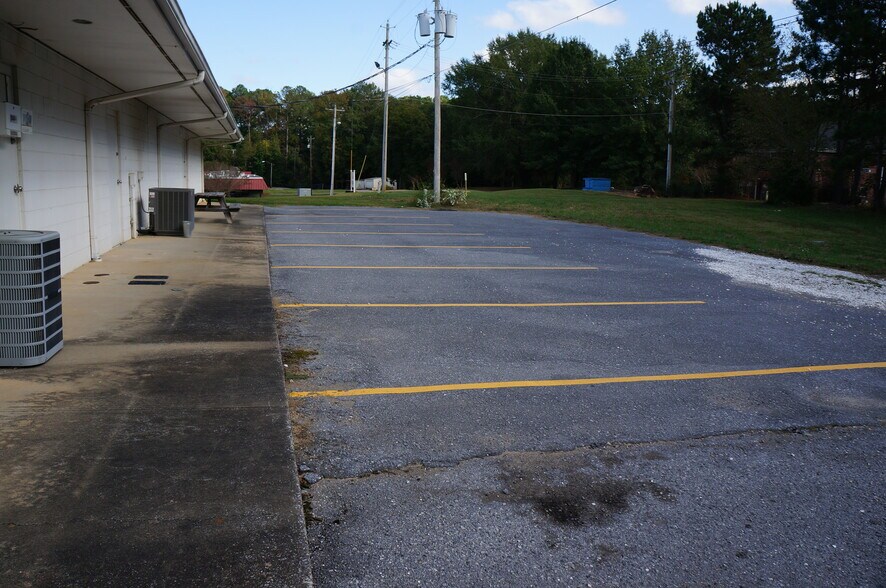 More Photos Of 1011-1025 W Fort Williams St, Sylacauga Office For Lease