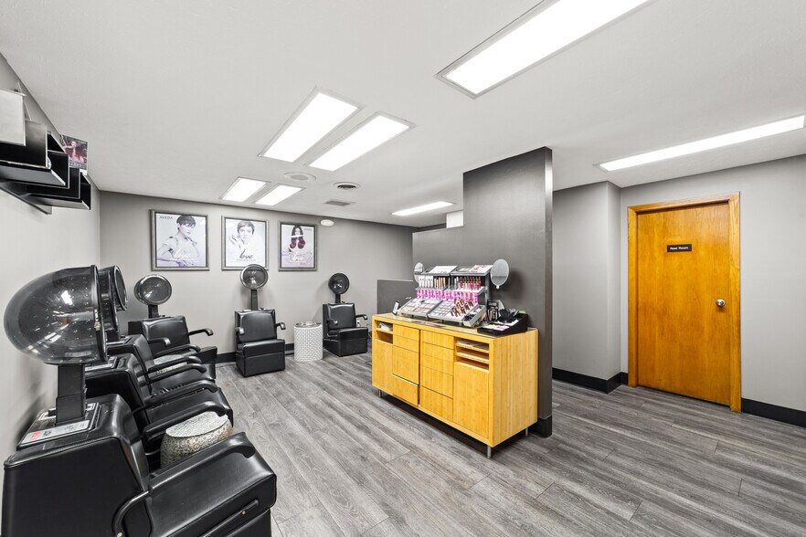 More Photos Of 6071 Old Middle Ridge Rd, Lorain Office For Sale