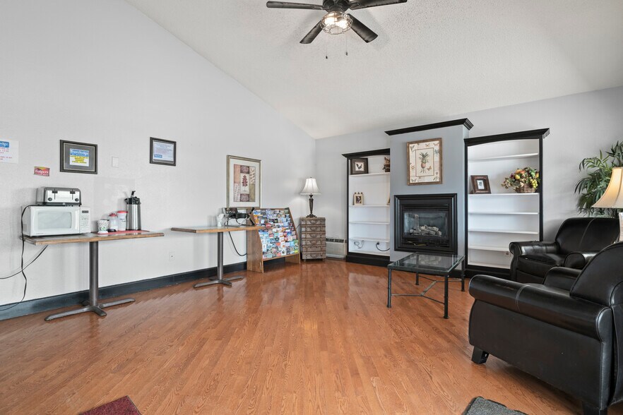 More Photos Of 700 Colorado Ave, Stratton Hotel For Sale