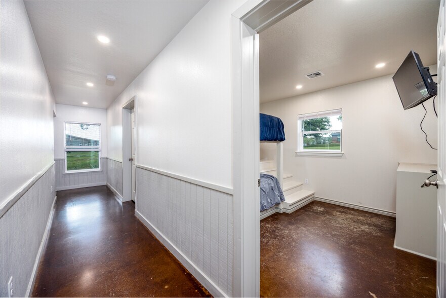 More Photos Of 12625 Sandpiper Rd, Thackerville Specialty For Sale