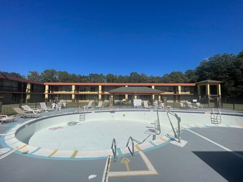 More Photos Of 1700 US-280, Phenix City Hotel For Sale