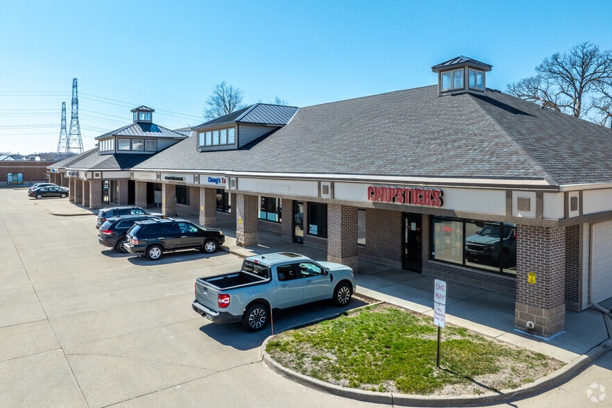 More Photos Of 5500 Merle Hay Rd, Johnston Storefront For Sale