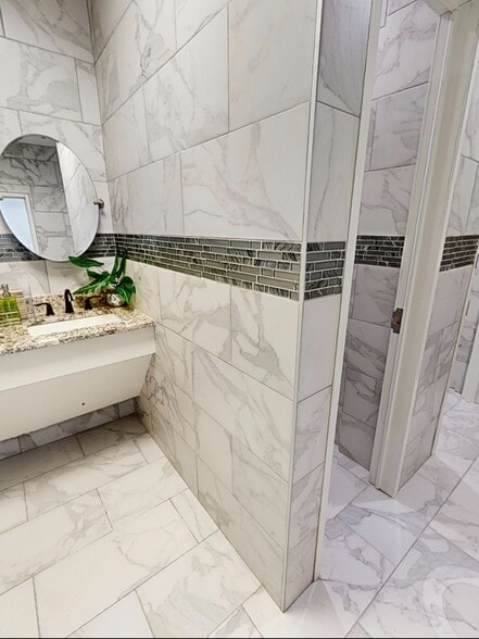 More Photos Of 17300 Mercury Dr, Houston Medical For Sale