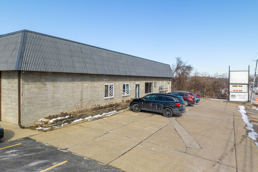 More Photos Of 5920-5924 Steubenville Pike, McKees Rocks Storefront For Lease