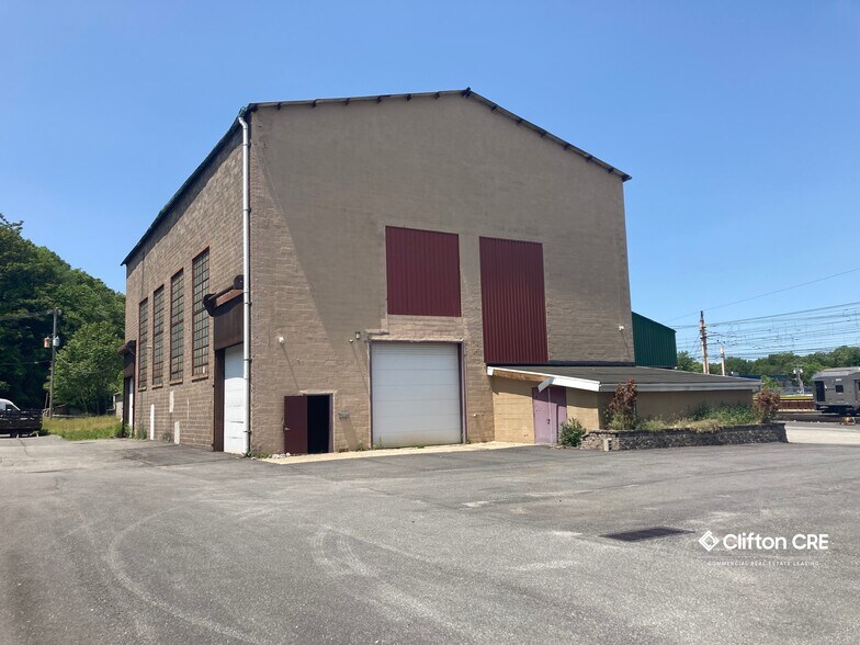 More Photos Of 126 E Dickerson St, Dover Warehouse For Sale
