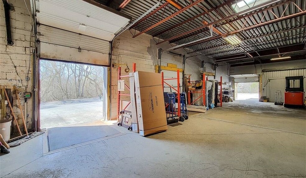 More Photos Of 80 Second Av W, Simcoe Distribution For Sale