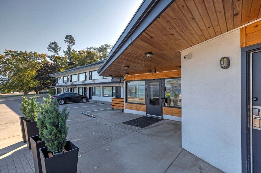 More Photos Of 49825 US Highway 93, Polson Hotel For Sale