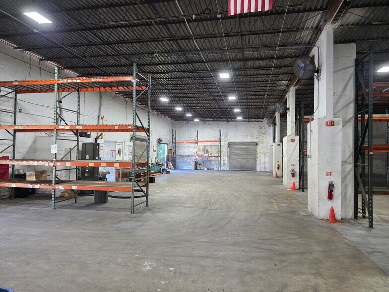 More Photos Of 3661 S Pine Ave, Ocala Flex For Lease