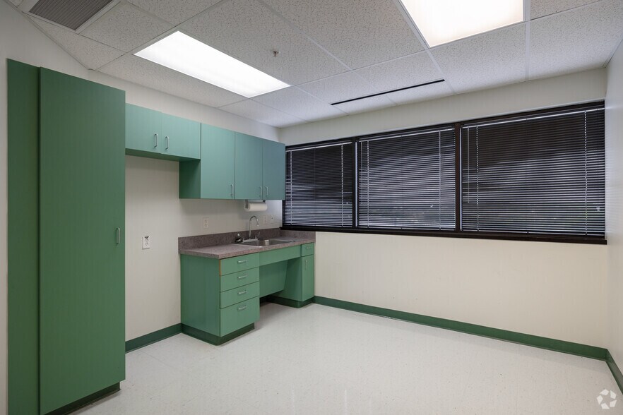 More Photos Of 1602 Rock Prairie Rd, College Station Medical For Lease