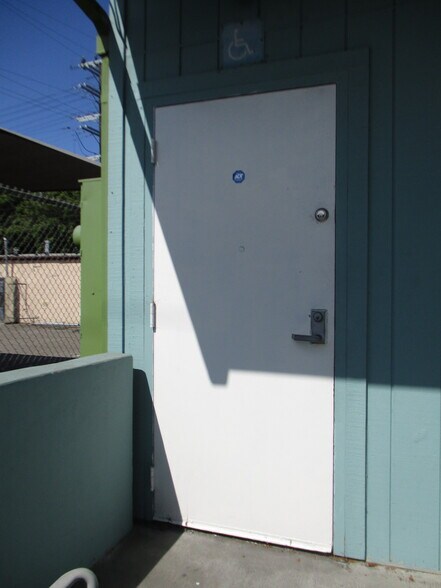 More Photos Of 9900-9904 S Central Ave, Los Angeles Schools For Lease