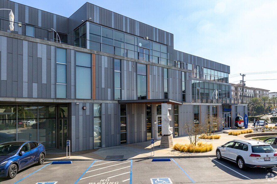 More Photos Of 12777 W Jefferson Blvd, Los Angeles Office For Lease
