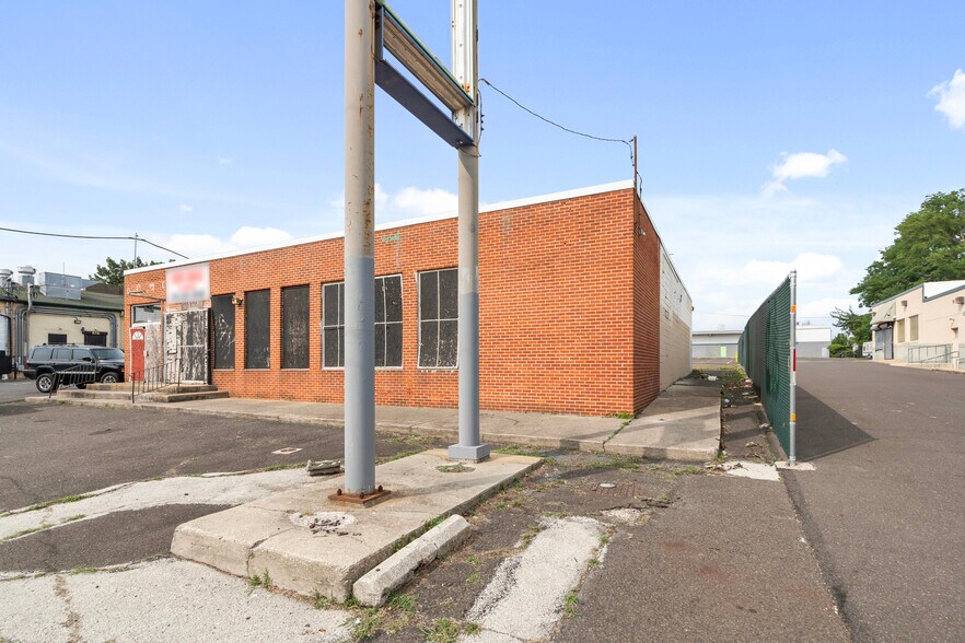 More Photos Of 2719-2745 Comly Rd, Philadelphia Office For Sale