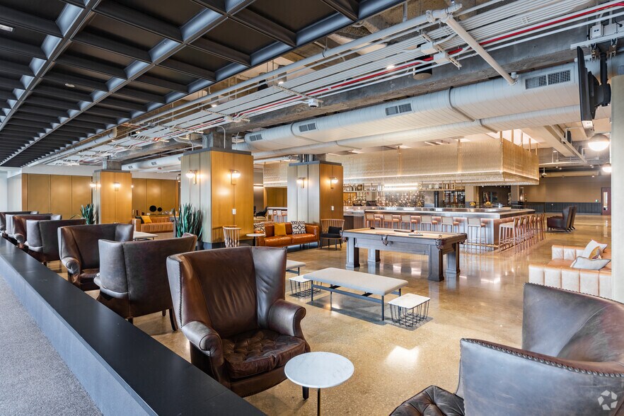 More Photos Of 433 W Van Buren St, Chicago Office For Lease