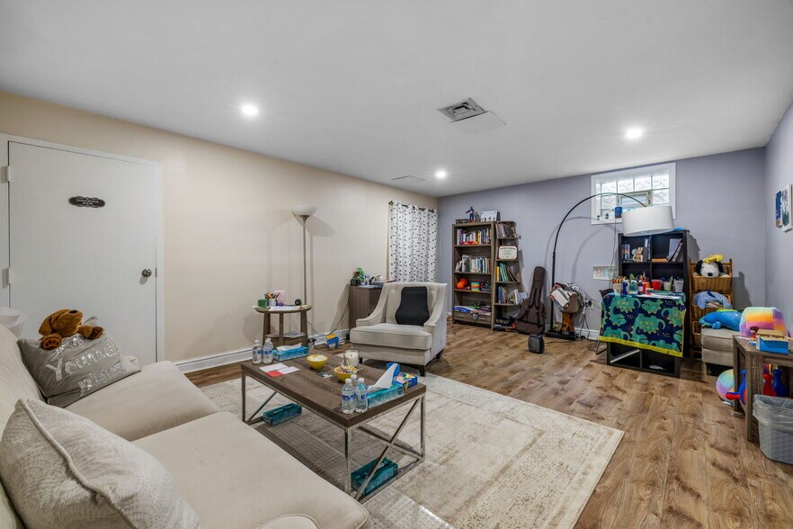 More Photos Of 1841 Universal Rd, Pittsburgh Office For Sale