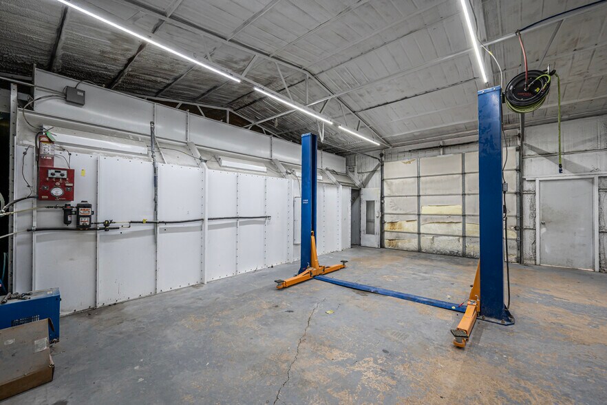 More Photos Of 11206 N Broadway Ave, Ada Warehouse For Sale