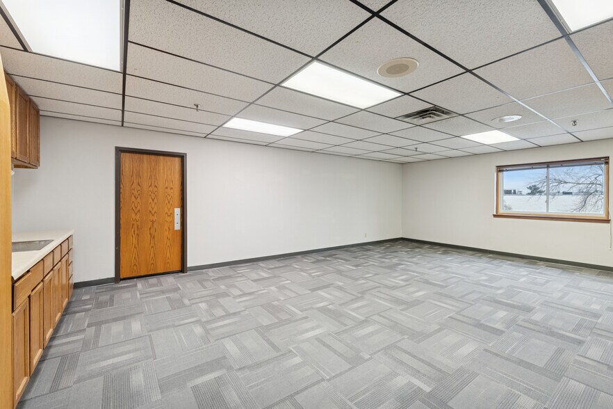 More Photos Of 1 Premier Dr, Long Lake Manufacturing For Sale