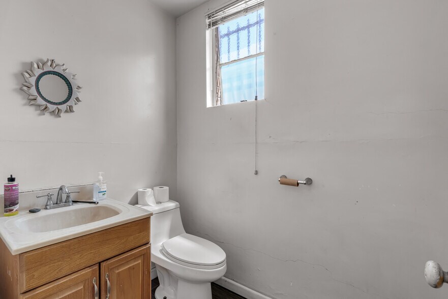 More Photos Of 5711 Sheila St, Commerce Warehouse For Sale