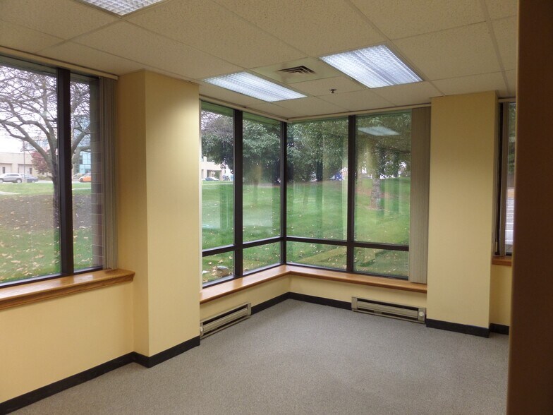 More Photos Of 1685 Valley Center Pky, Bethlehem Office For Lease