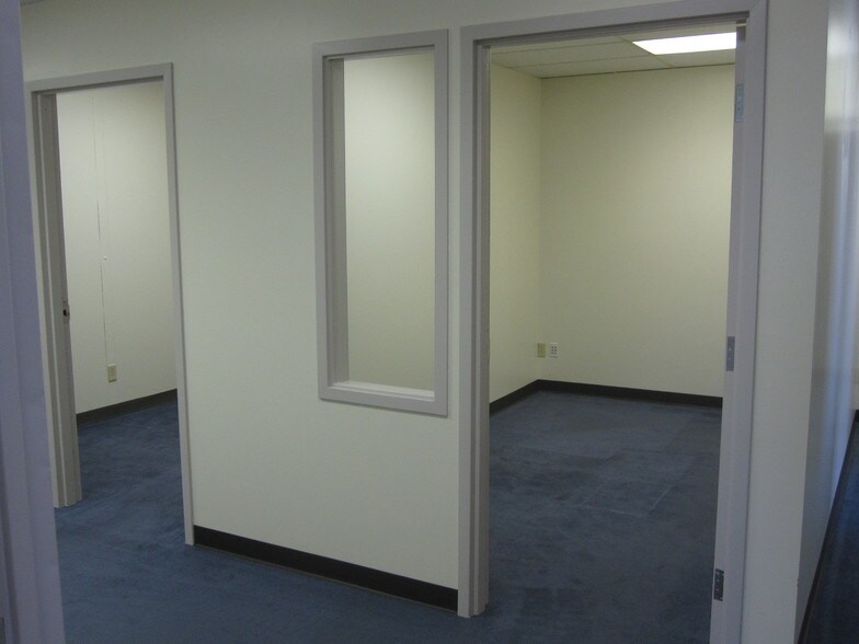 More Photos Of 1657 Commerce Dr, South Bend Coworking Space