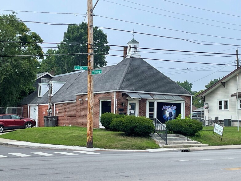 Primary Photo Of 2901 W 16th St, Indianapolis Freestanding For Sale