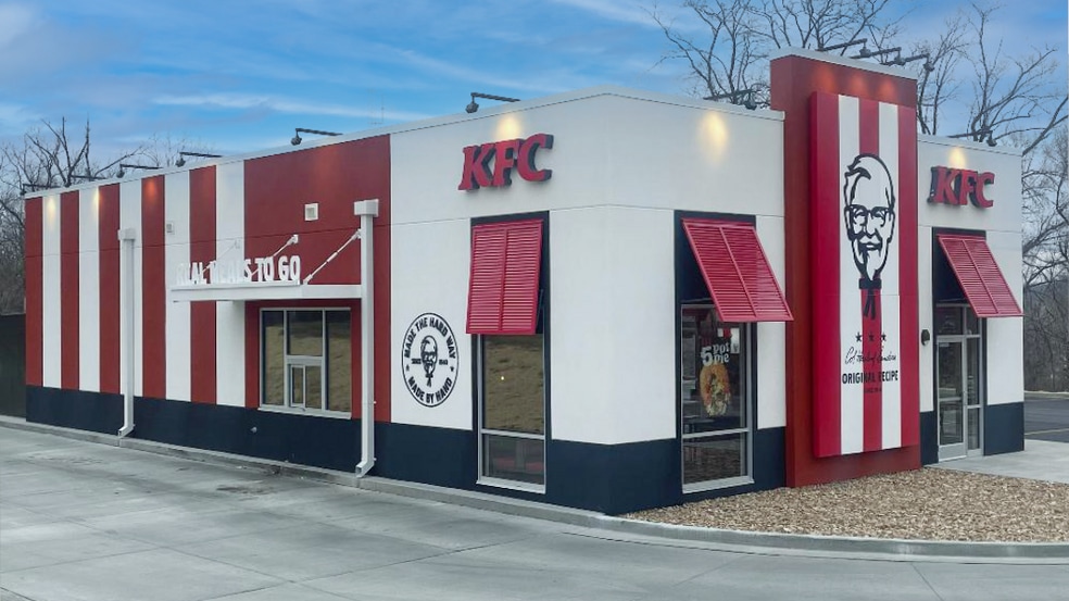 More Photos Of 217 US -54 BUS, Fulton Restaurant For Sale