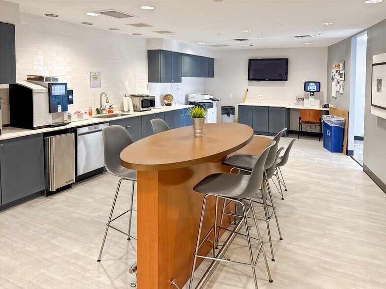 More Photos Of 11921 Freedom Dr, Reston Coworking Space