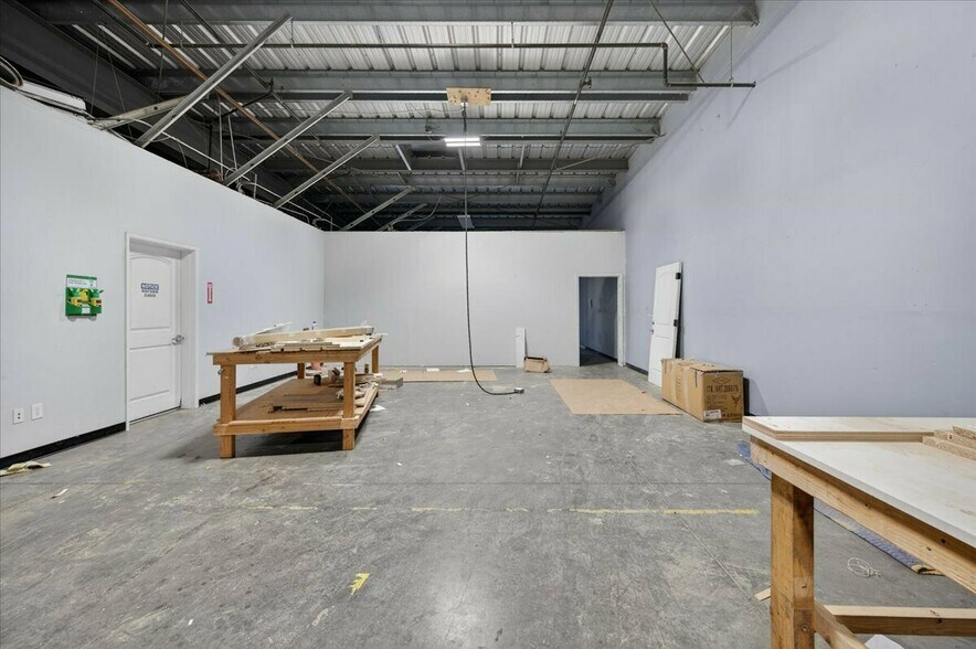More Photos Of 2695 N Fowler Ave, Fresno Light Distribution For Lease